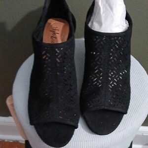 Style & Co. Black Laser-Cut Mules